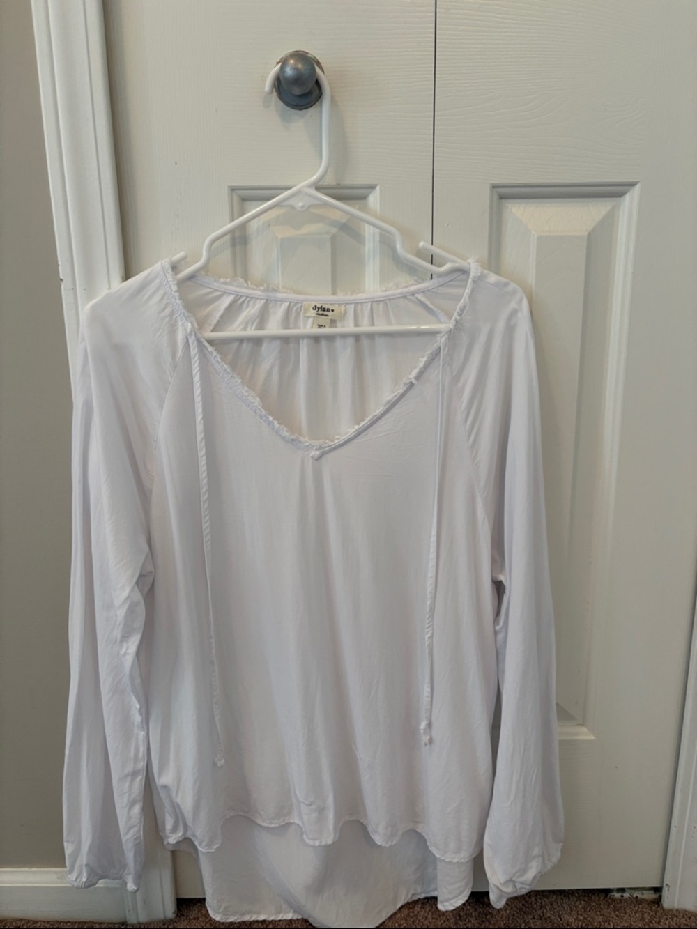 dylan White Long-Sleeve Peasant Blouse with Tie Neck